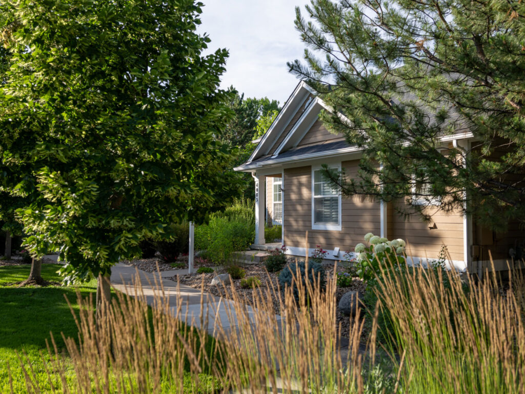 real estate photo front yard